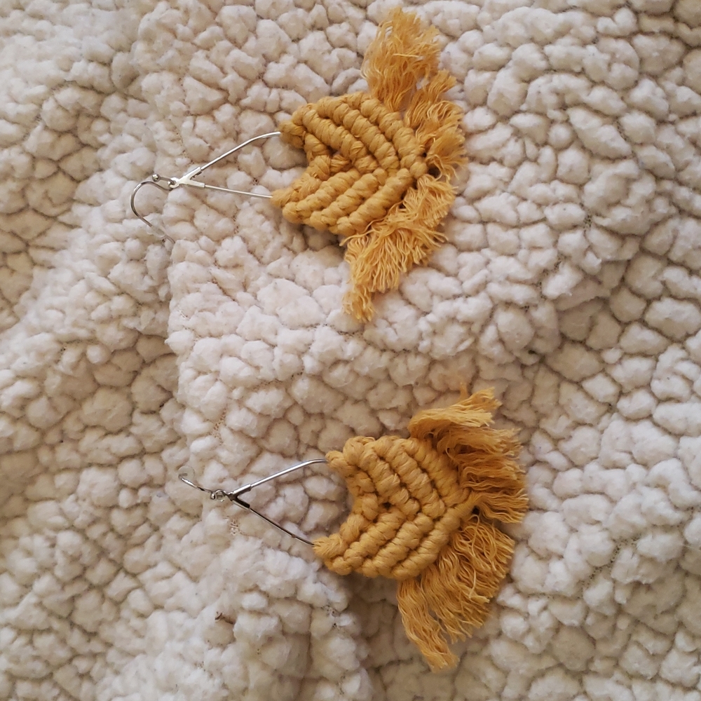 NWOT NEVER WORN Lucky Brand Dangly Mustard Yellow Woven Earrings